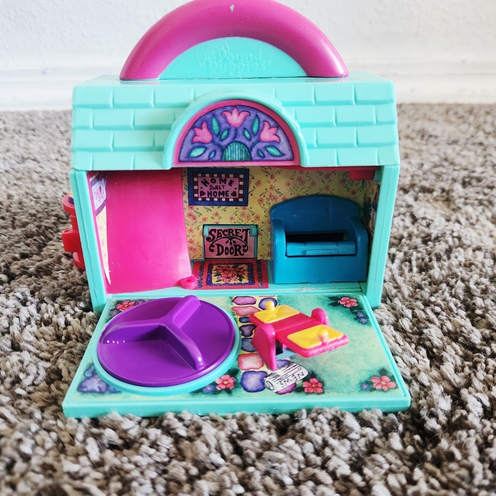 Vtg Galoob Pound Puppies Carry Along Happy Home Hideout Playset